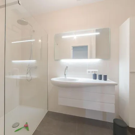 דירה Lakeside With Parking By Interhome ברדנה
